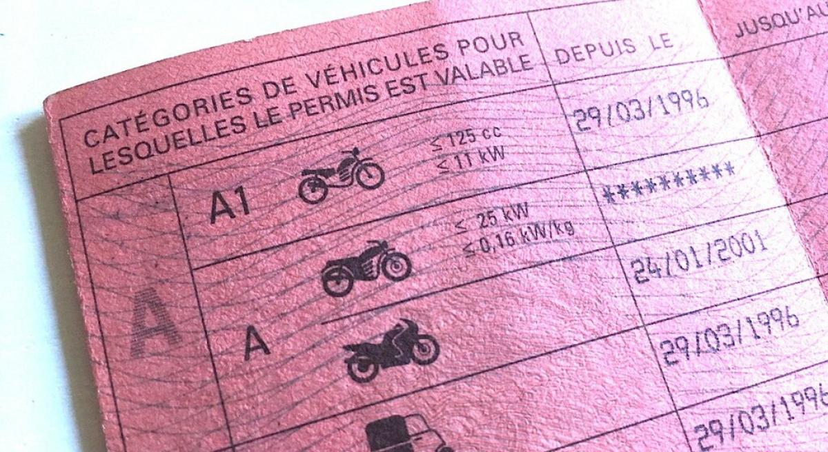 Interface de vérification du numéro NEPH après avoir choisi d'acheter un permis moto sur notre plateforme sécurisée.